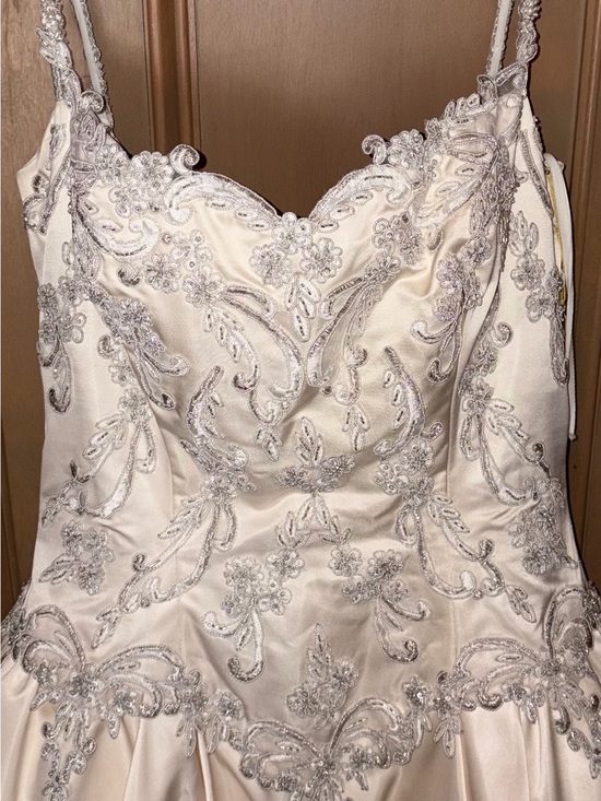Eve Of Milady Dresses & Skirts - Vintage 2002 Eve of Milady Style 4117 Wedding Gown. Size 12 unaltered